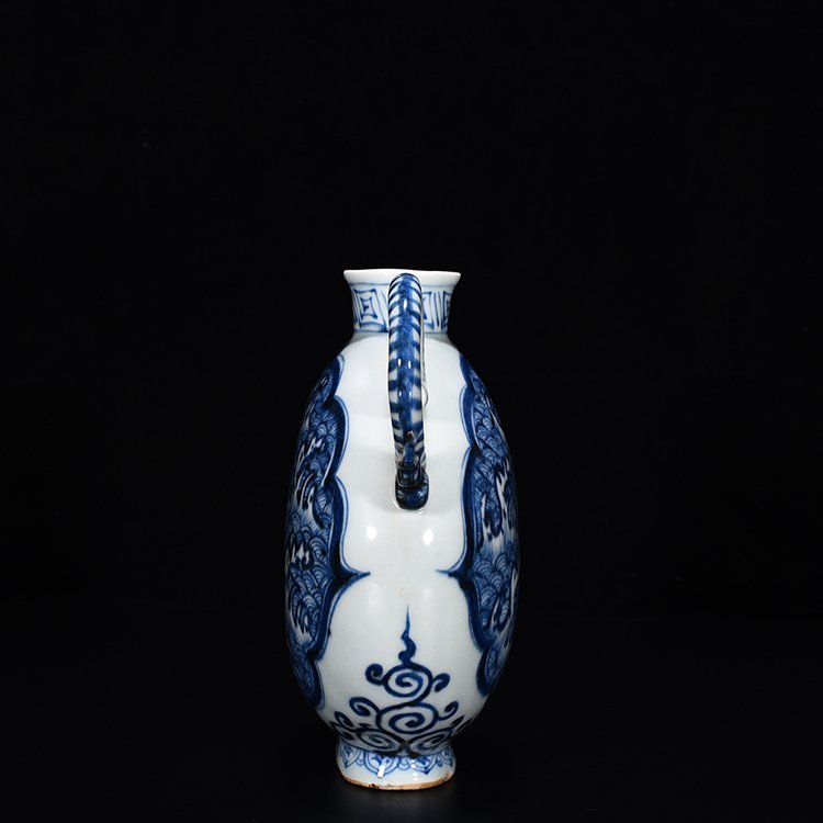 Yuan Dynasty blue and white sea water pattern phoenix head pot