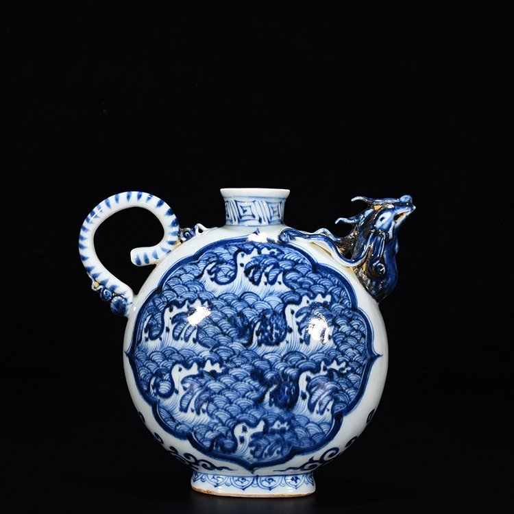 Yuan Dynasty blue and white sea water pattern phoenix head pot