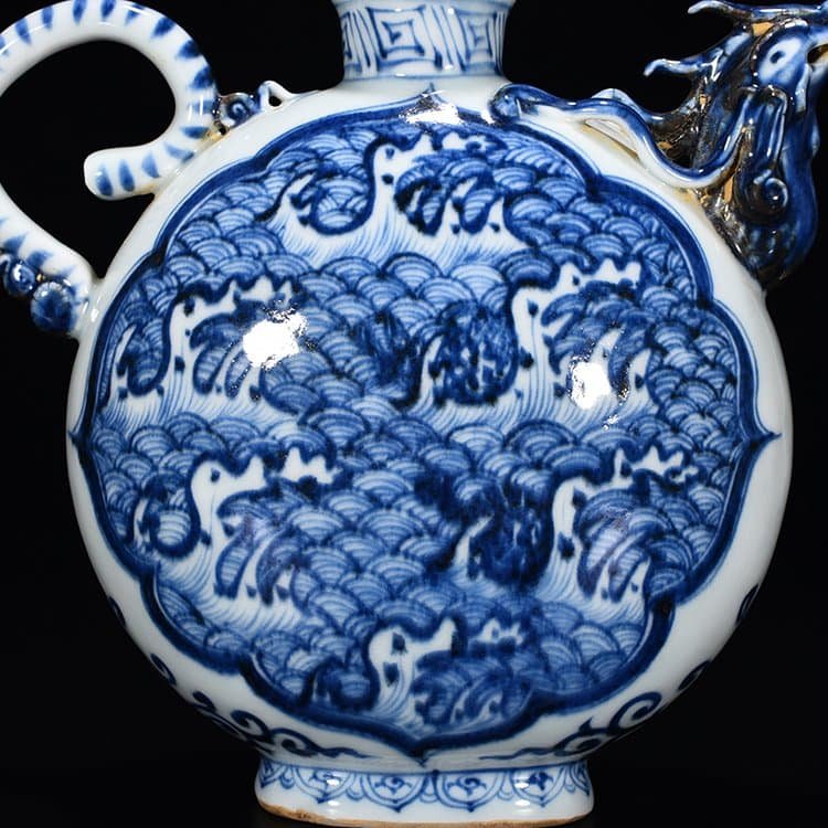 Yuan Dynasty blue and white sea water pattern phoenix head pot