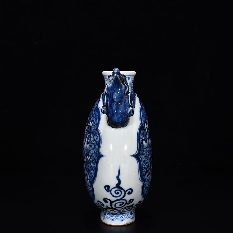 Yuan Dynasty blue and white sea water pattern phoenix head pot
