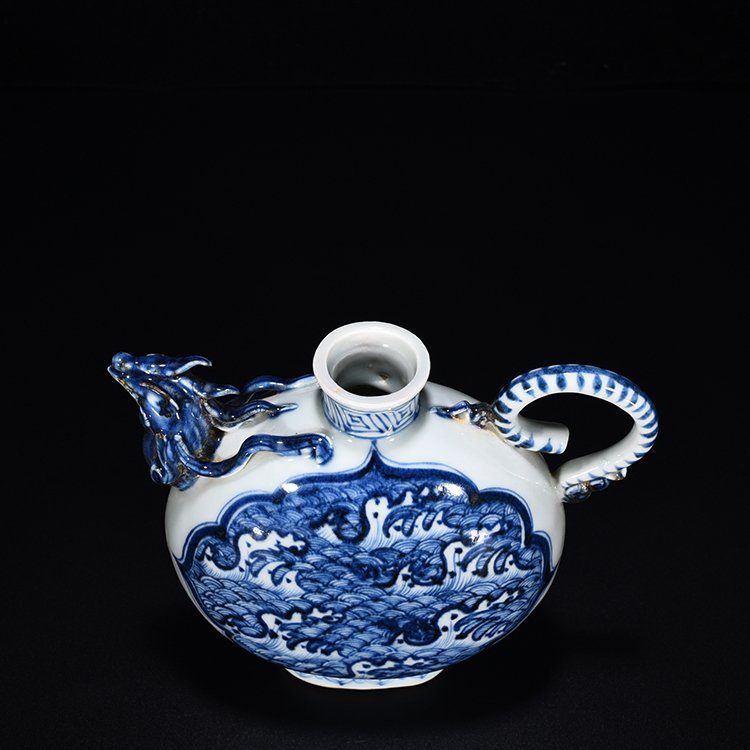 Yuan Dynasty blue and white sea water pattern phoenix head pot