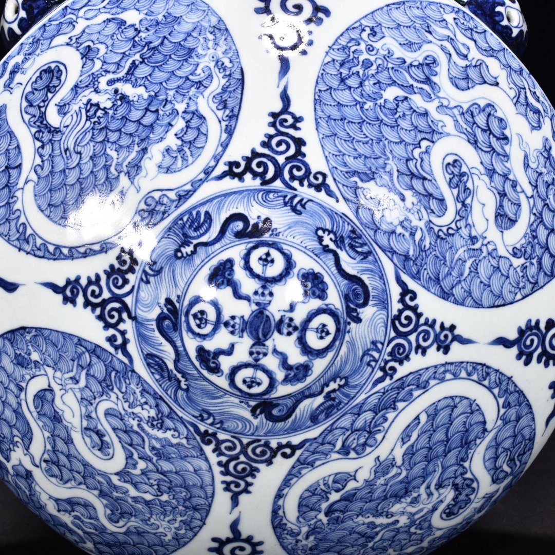 Yuan Dynasty blue and white sea water dragon pattern flat pot