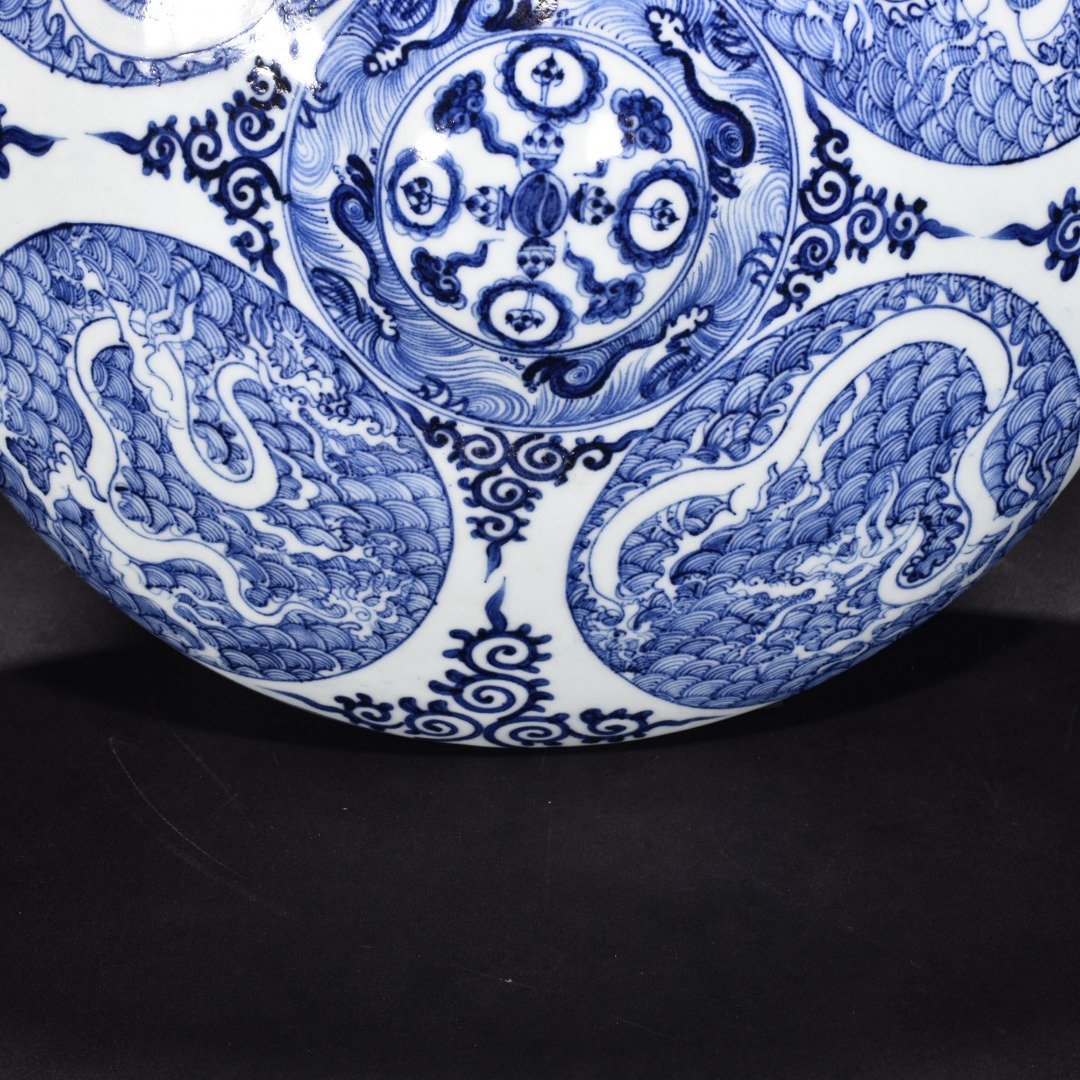 Yuan Dynasty blue and white sea water dragon pattern flat pot