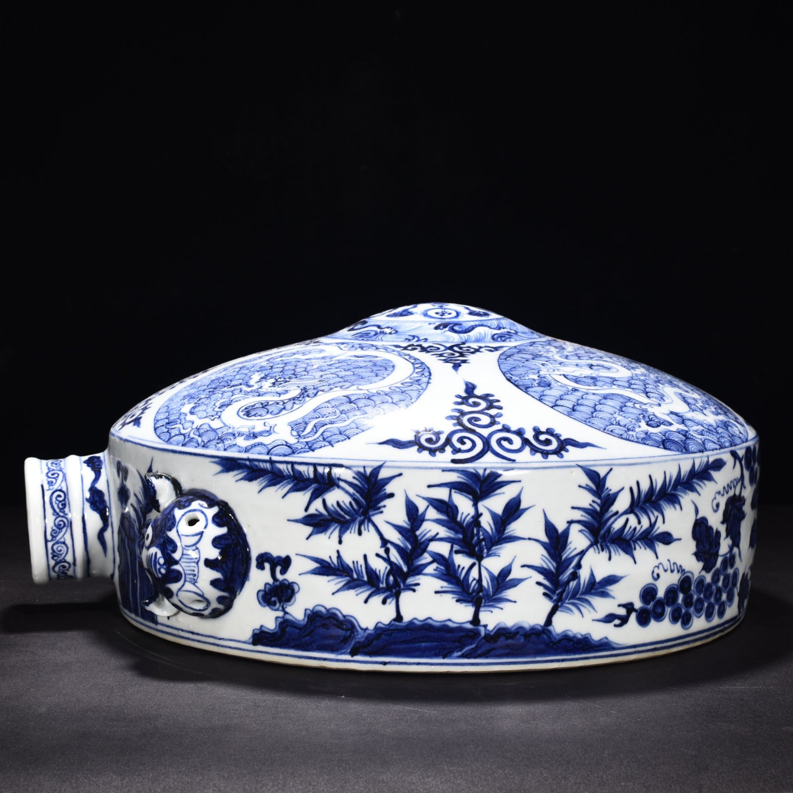 Yuan Dynasty blue and white sea water dragon pattern flat pot