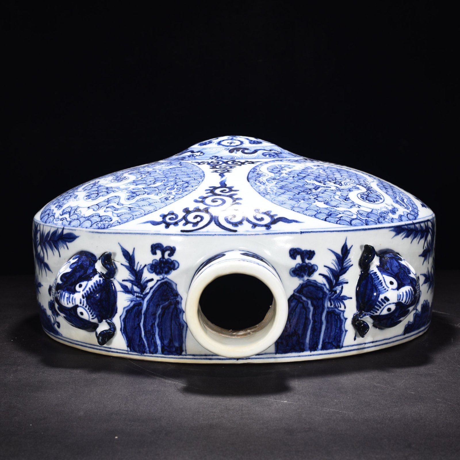 Yuan Dynasty blue and white sea water dragon pattern flat pot