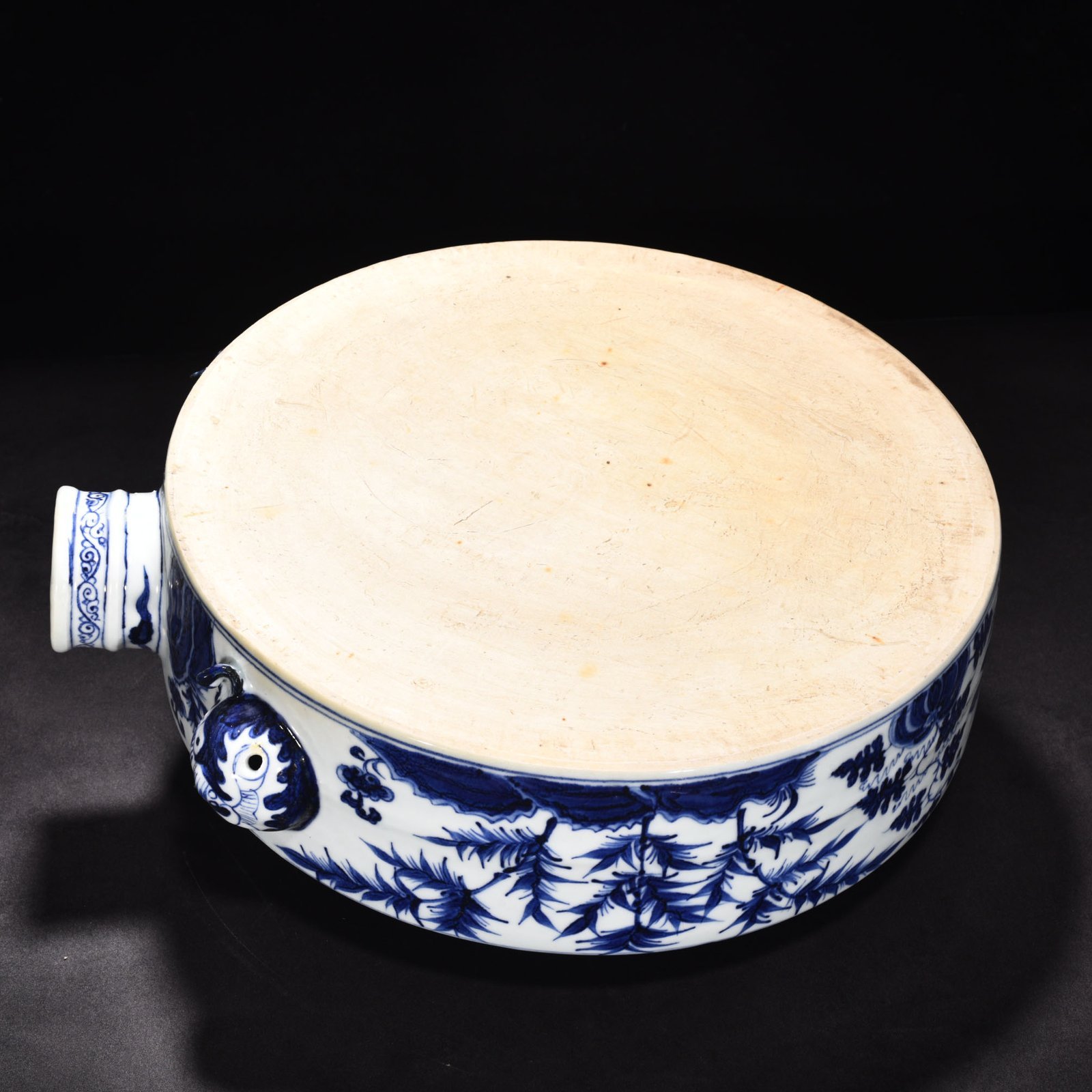 Yuan Dynasty blue and white sea water dragon pattern flat pot