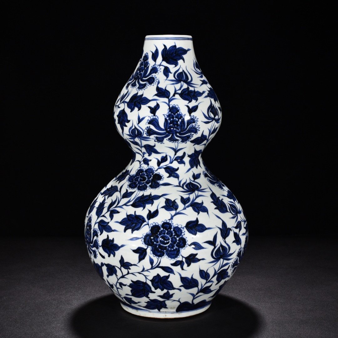 Yuan Dynasty blue and white peony flower pattern gourd vase