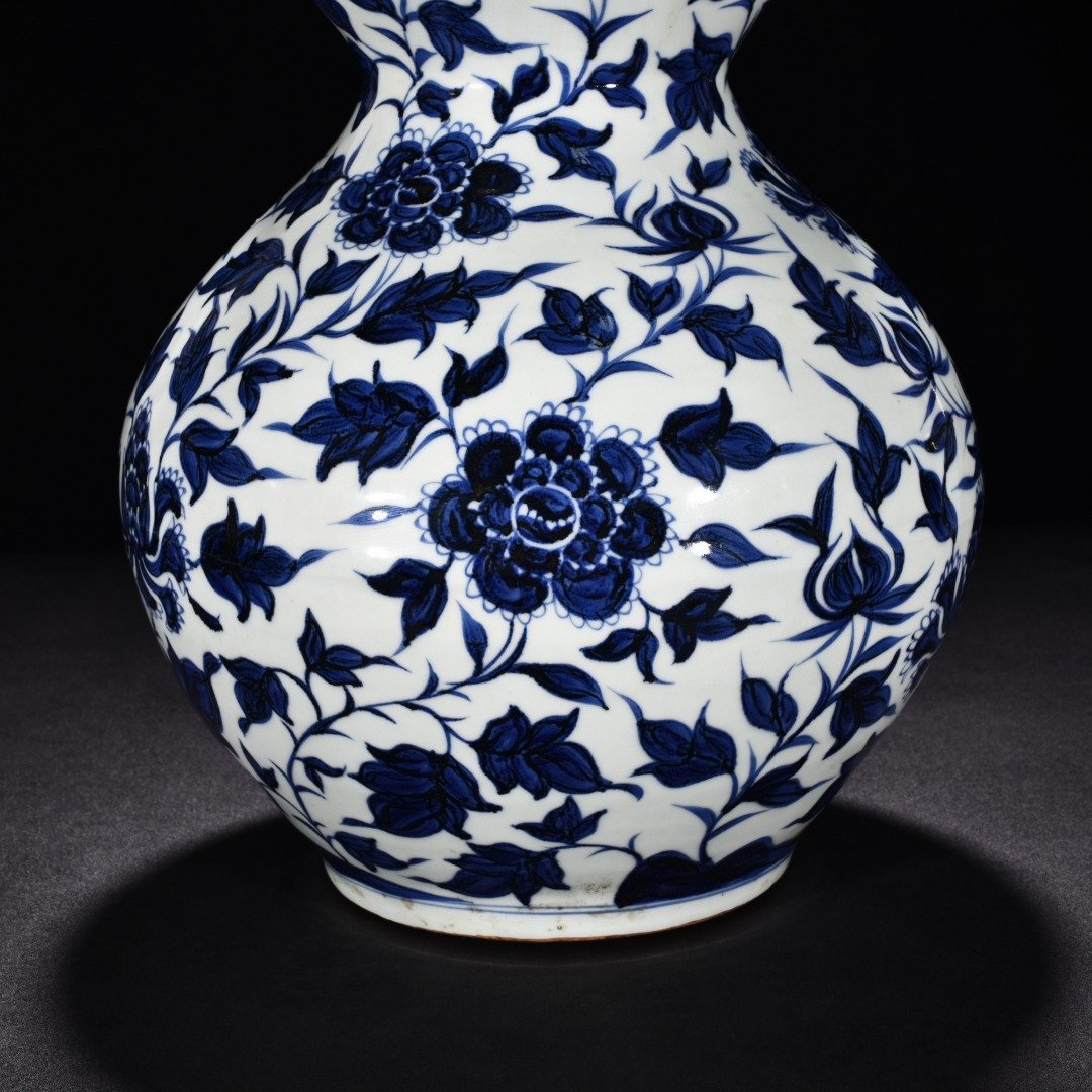 Yuan Dynasty blue and white peony flower pattern gourd vase