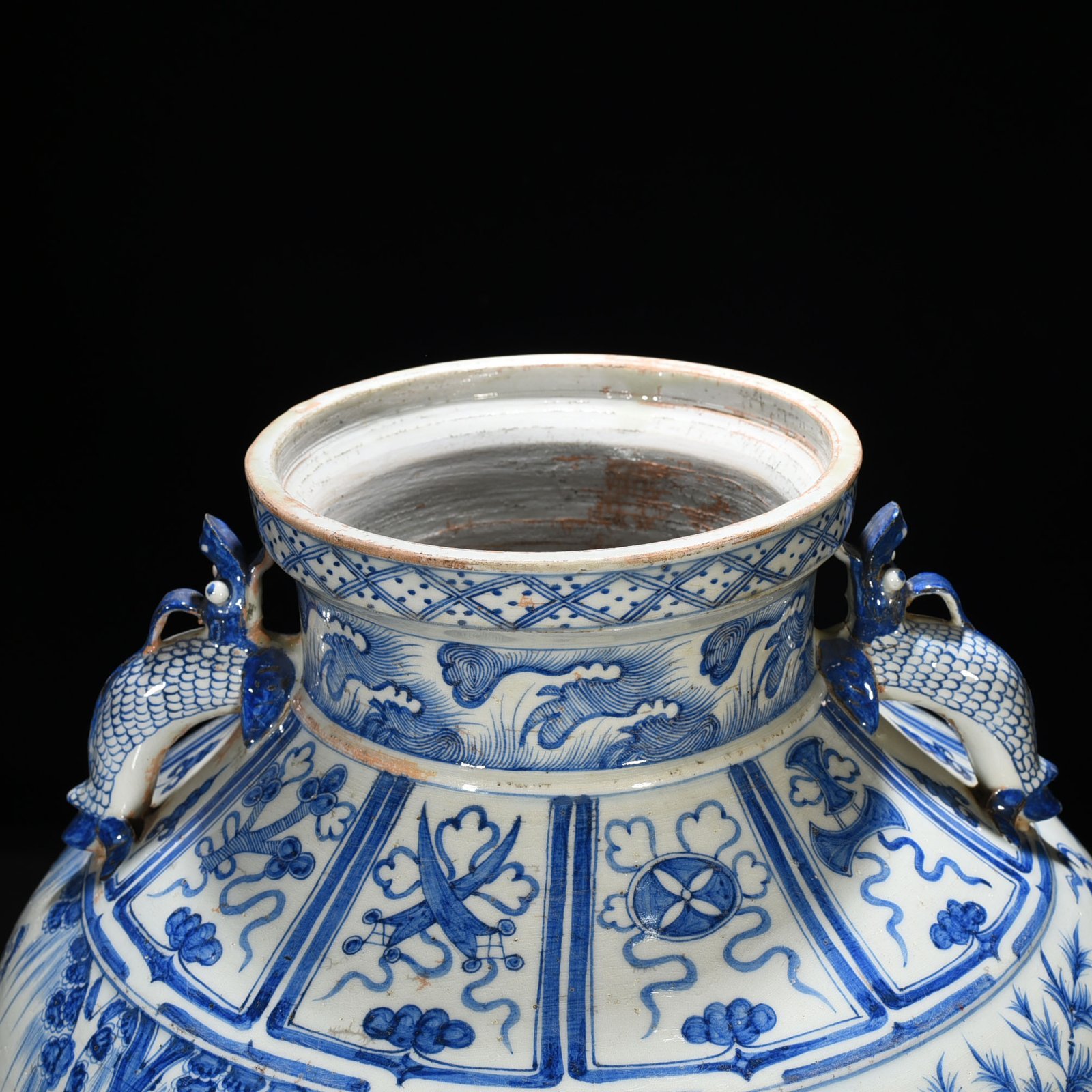 Yuan Dynasty blue and white chess calligraphy and painting character story pattern large jar