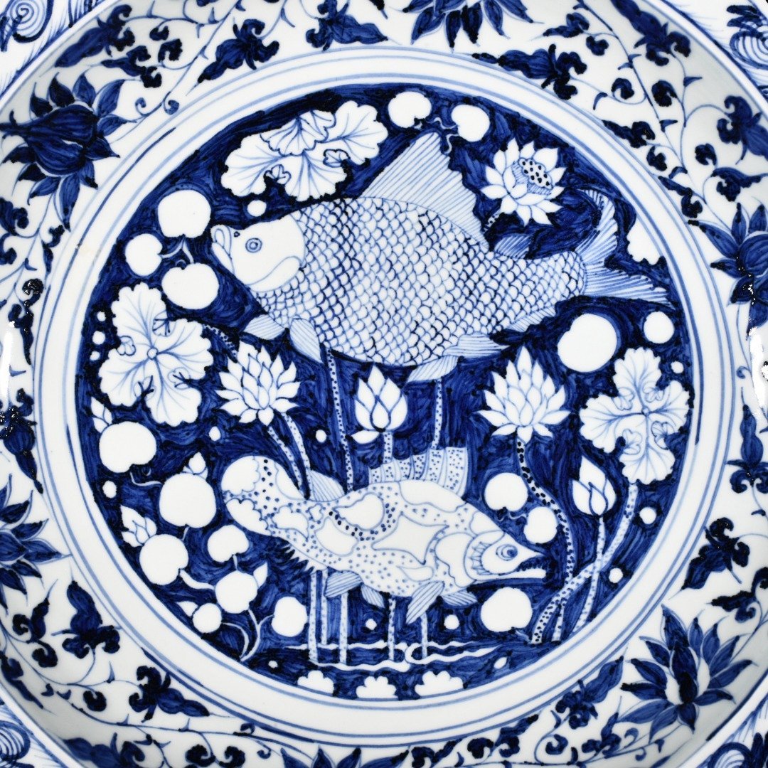 Yuan Dynasty blue and white white Hugu kiln fish and algae pattern rhombus fold edge plate