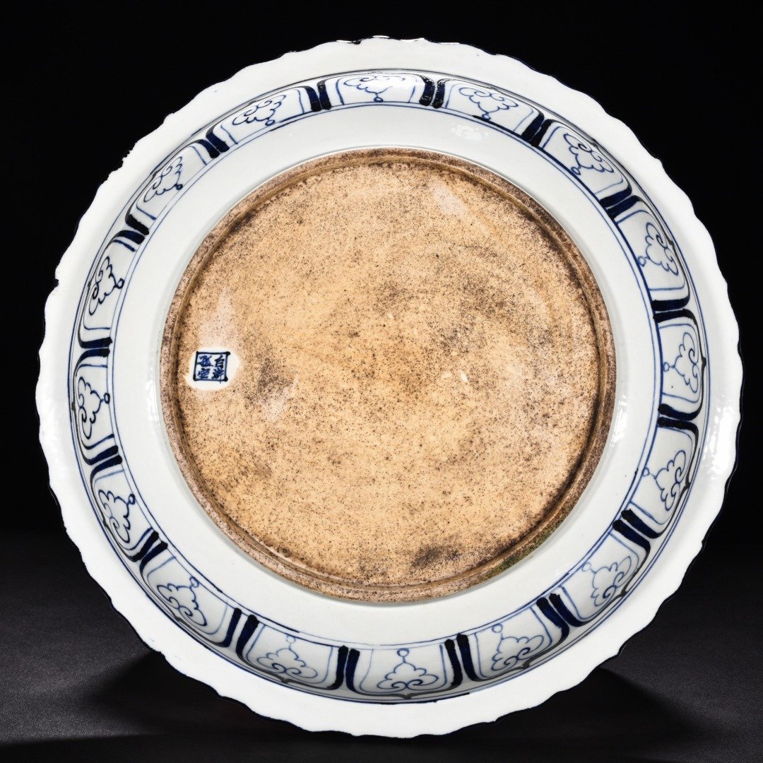 Yuan Dynasty blue and white white Hugu kiln fish and algae pattern rhombus fold edge plate