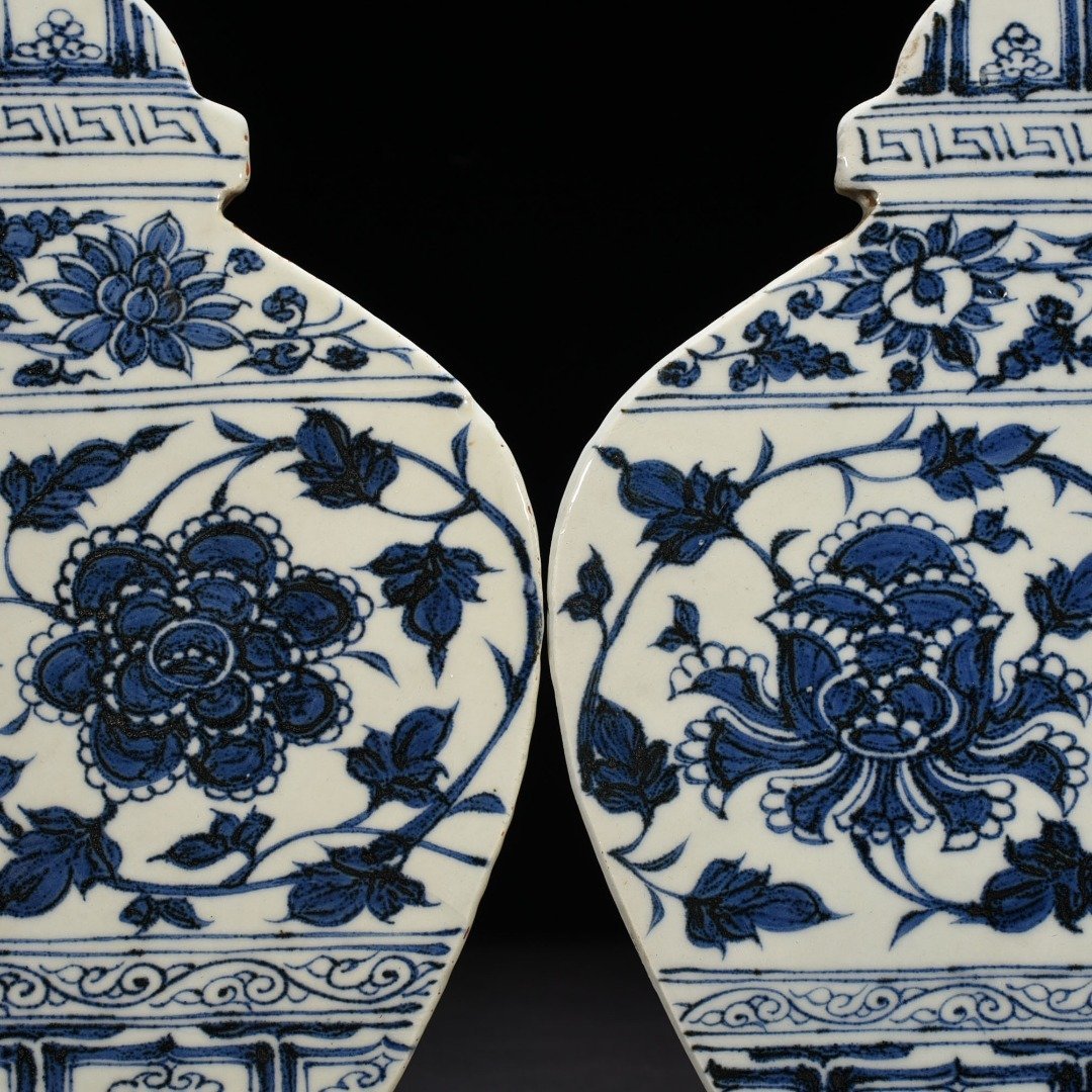 Yuan Dynasty blue and white intertwined peony pattern lid jar