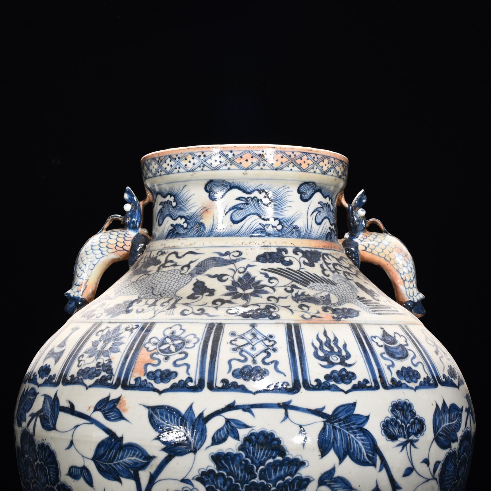 Yuan Dynasty blue and white vase with peony and flower patterns