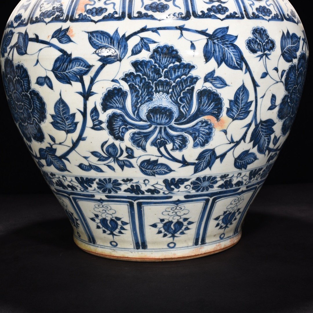Yuan Dynasty blue and white vase with peony and flower patterns