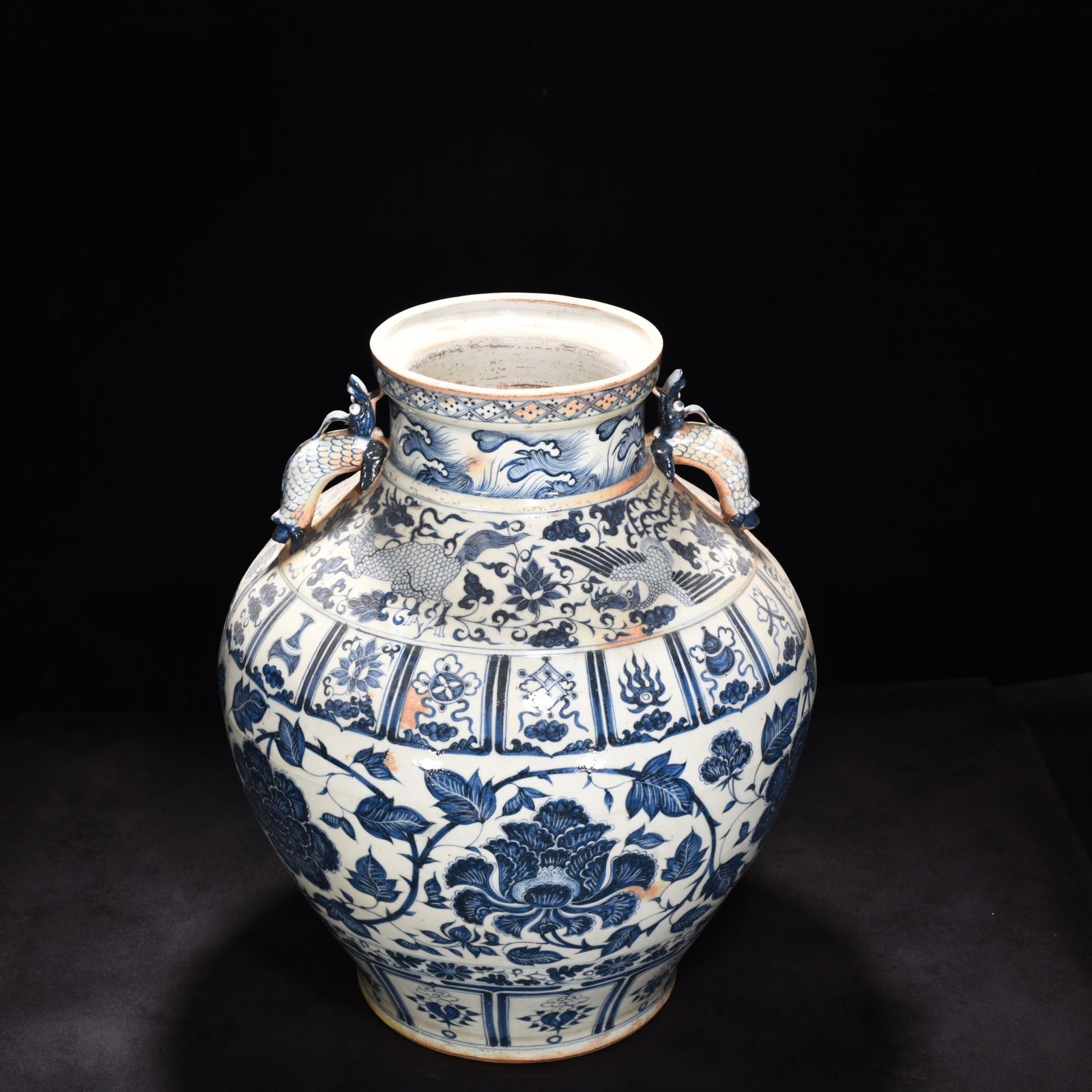 Yuan Dynasty blue and white vase with peony and flower patterns