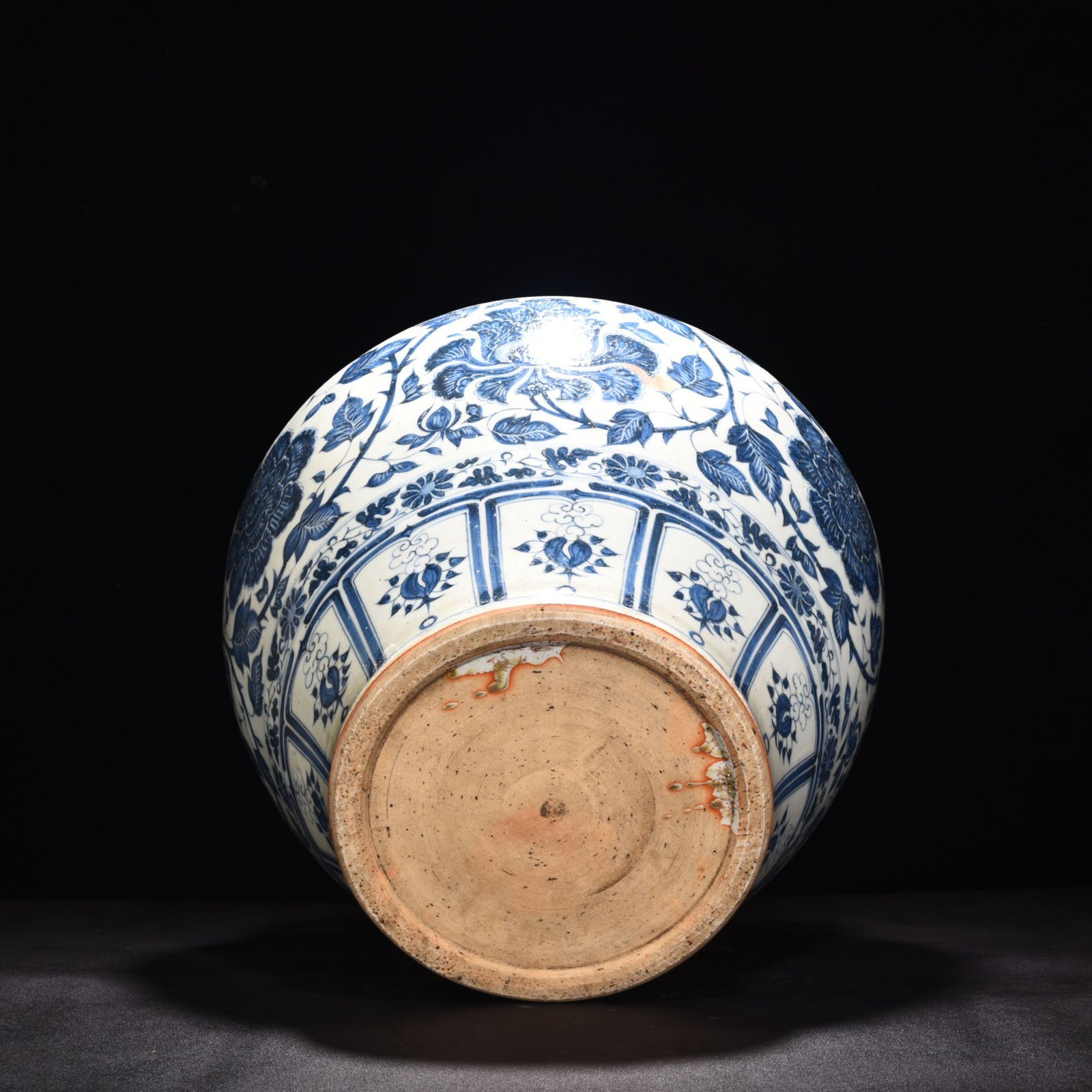 Yuan Dynasty blue and white vase with peony and flower patterns