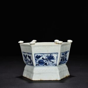 Yuan Dynasty blue and white flower pattern hexagonal incense burner