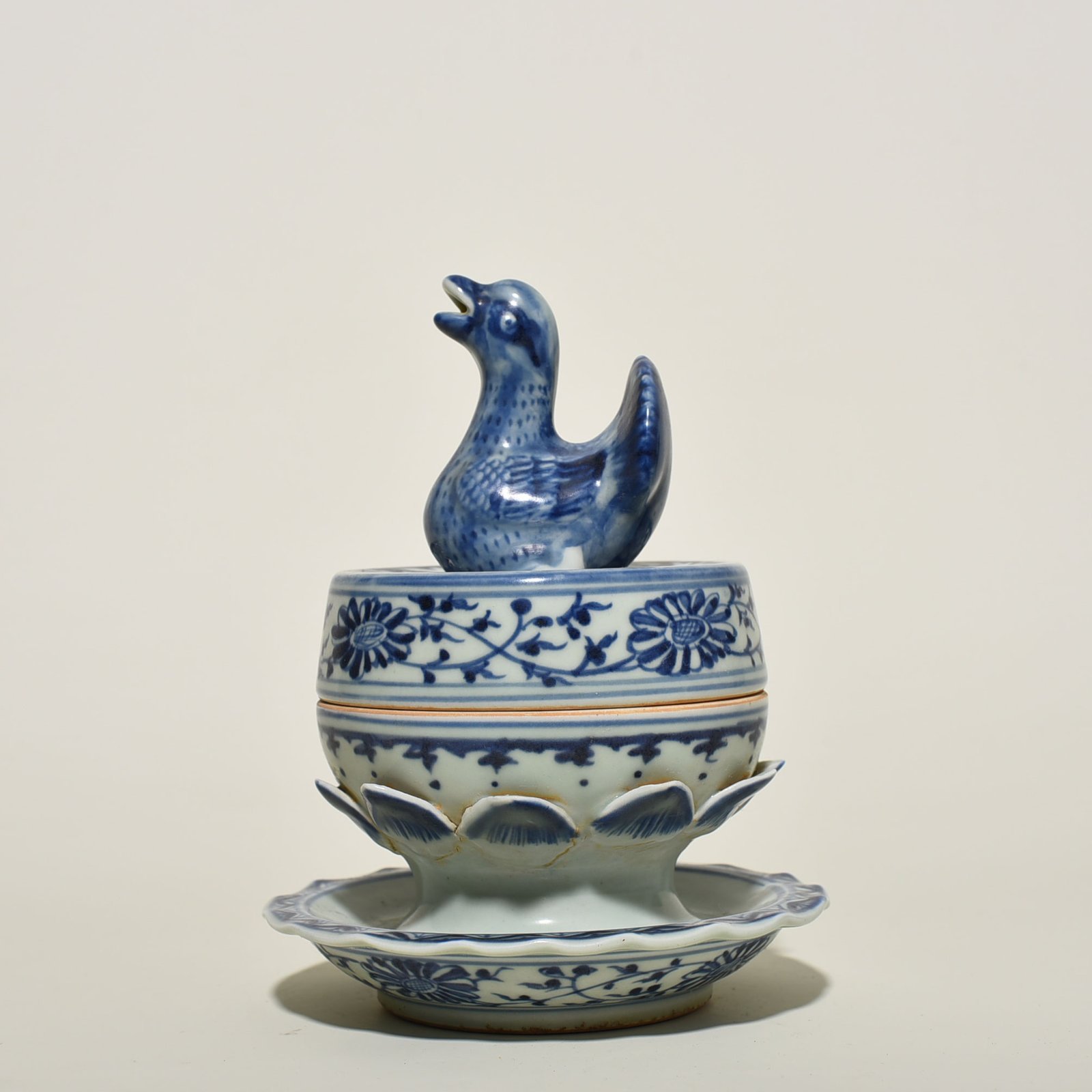 Yuan Dynasty blue and white flower pattern lotus mandarin duck smoker