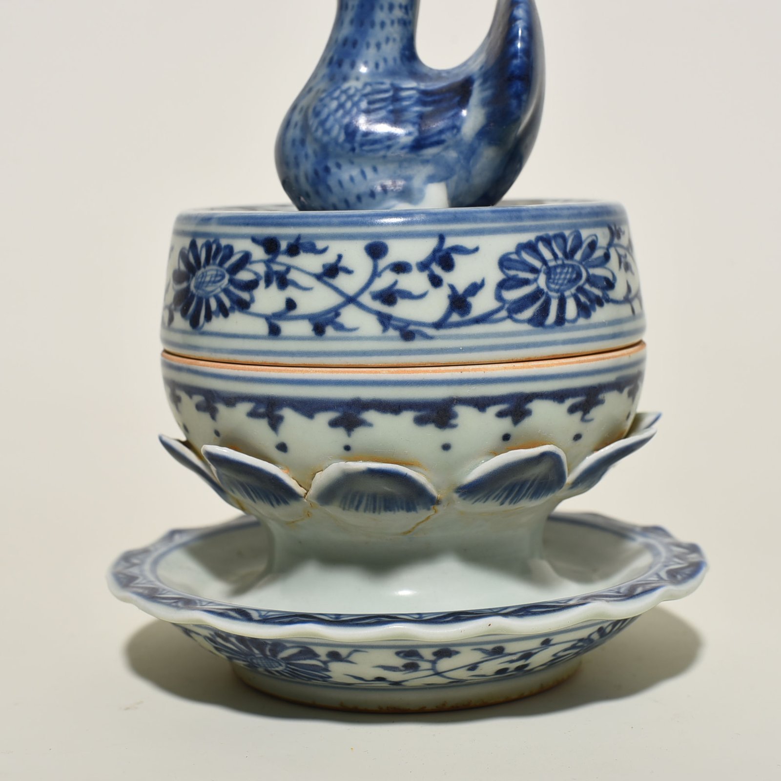 Yuan Dynasty blue and white flower pattern lotus mandarin duck smoker