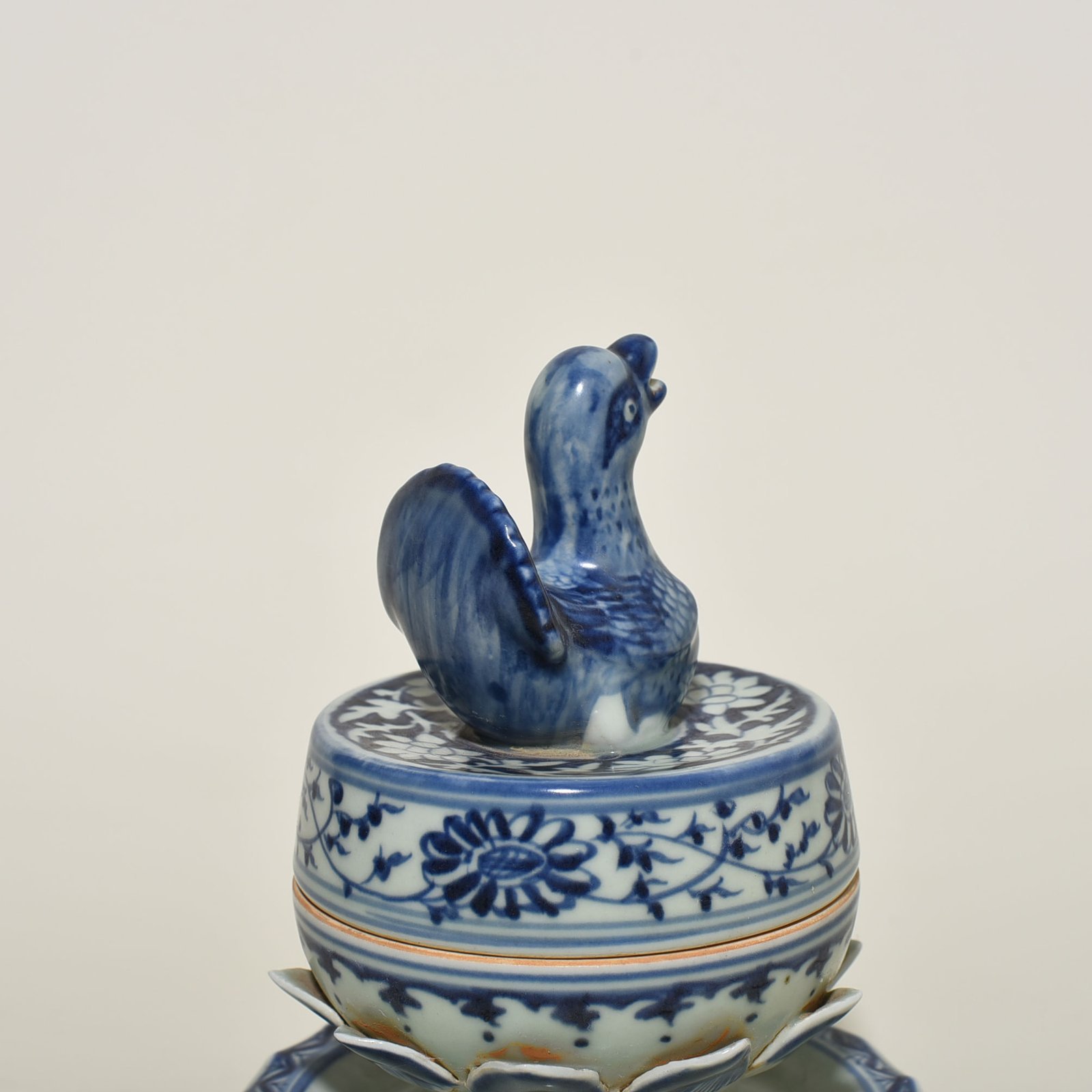 Yuan Dynasty blue and white flower pattern lotus mandarin duck smoker