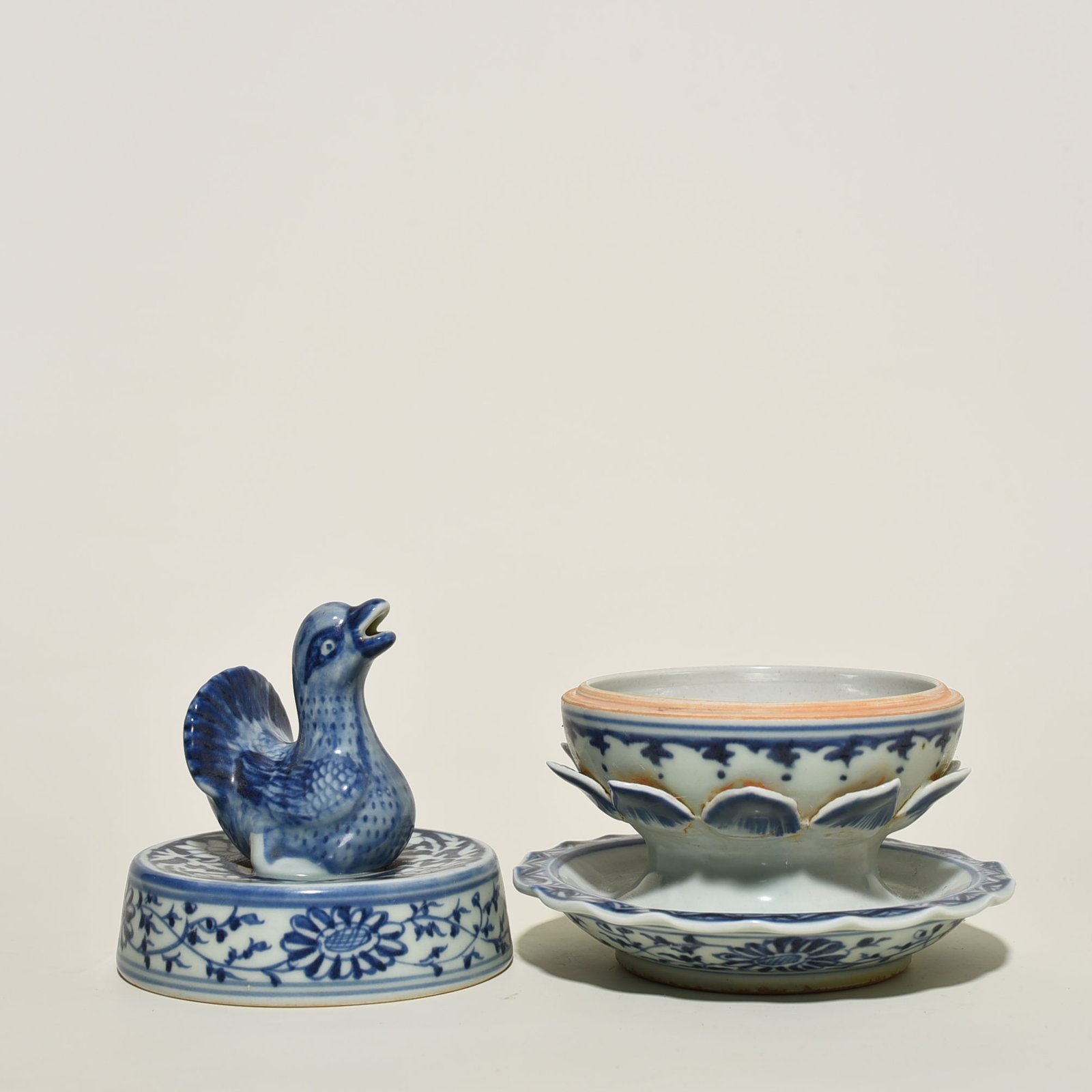 Yuan Dynasty blue and white flower pattern lotus mandarin duck smoker