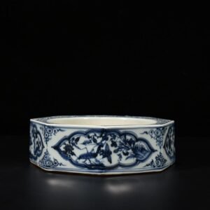 Yuan Dynasty blue and white flower grass and insect pattern octagonal inkstone