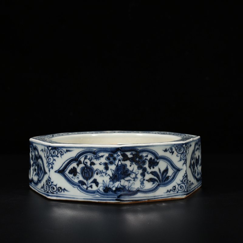Yuan Dynasty blue and white flower grass and insect pattern octagonal inkstone