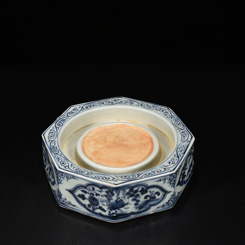 Yuan Dynasty blue and white flower grass and insect pattern octagonal inkstone