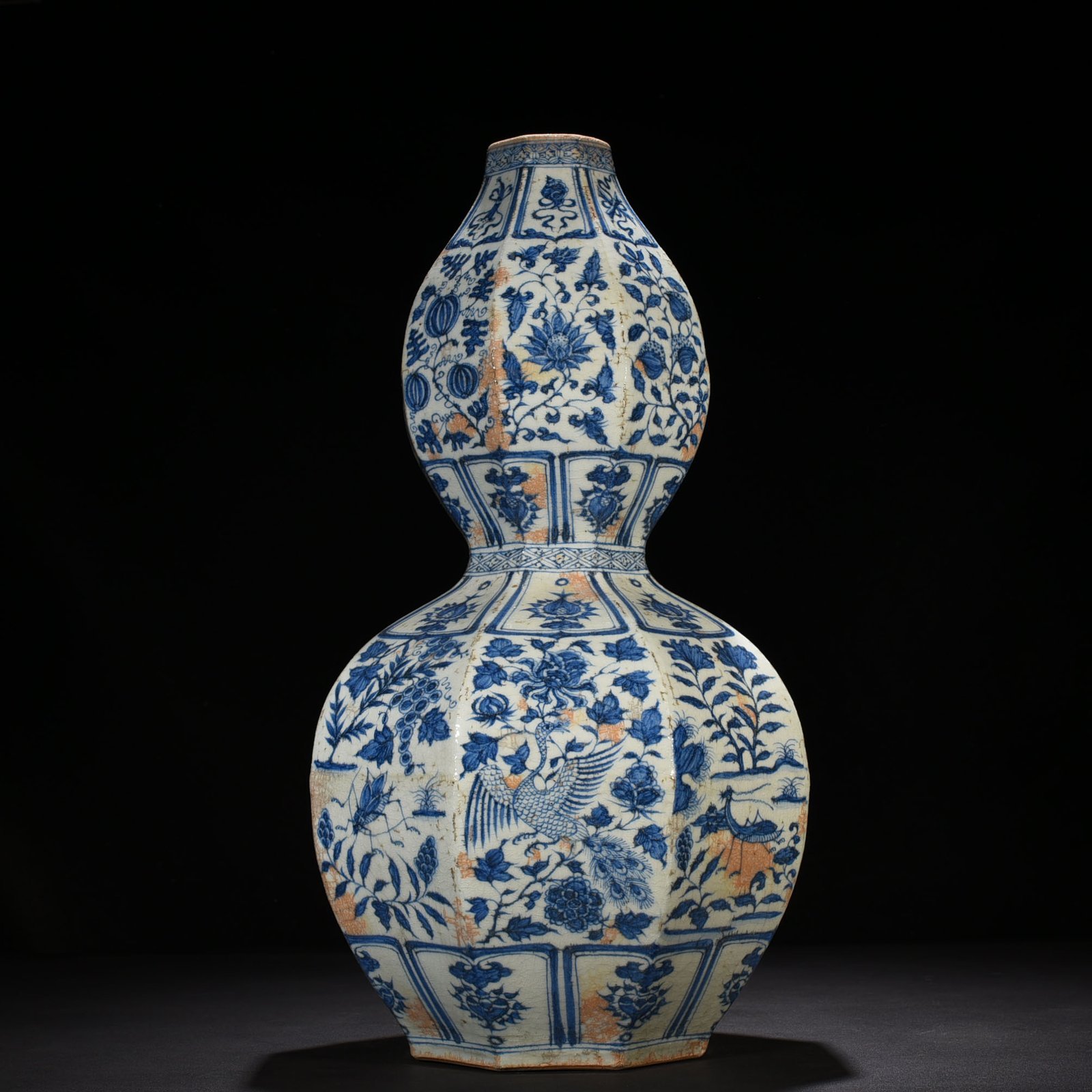 Yuan Dynasty blue and white flowers insects flowers and phoenix pattern eight-sided gourd vase