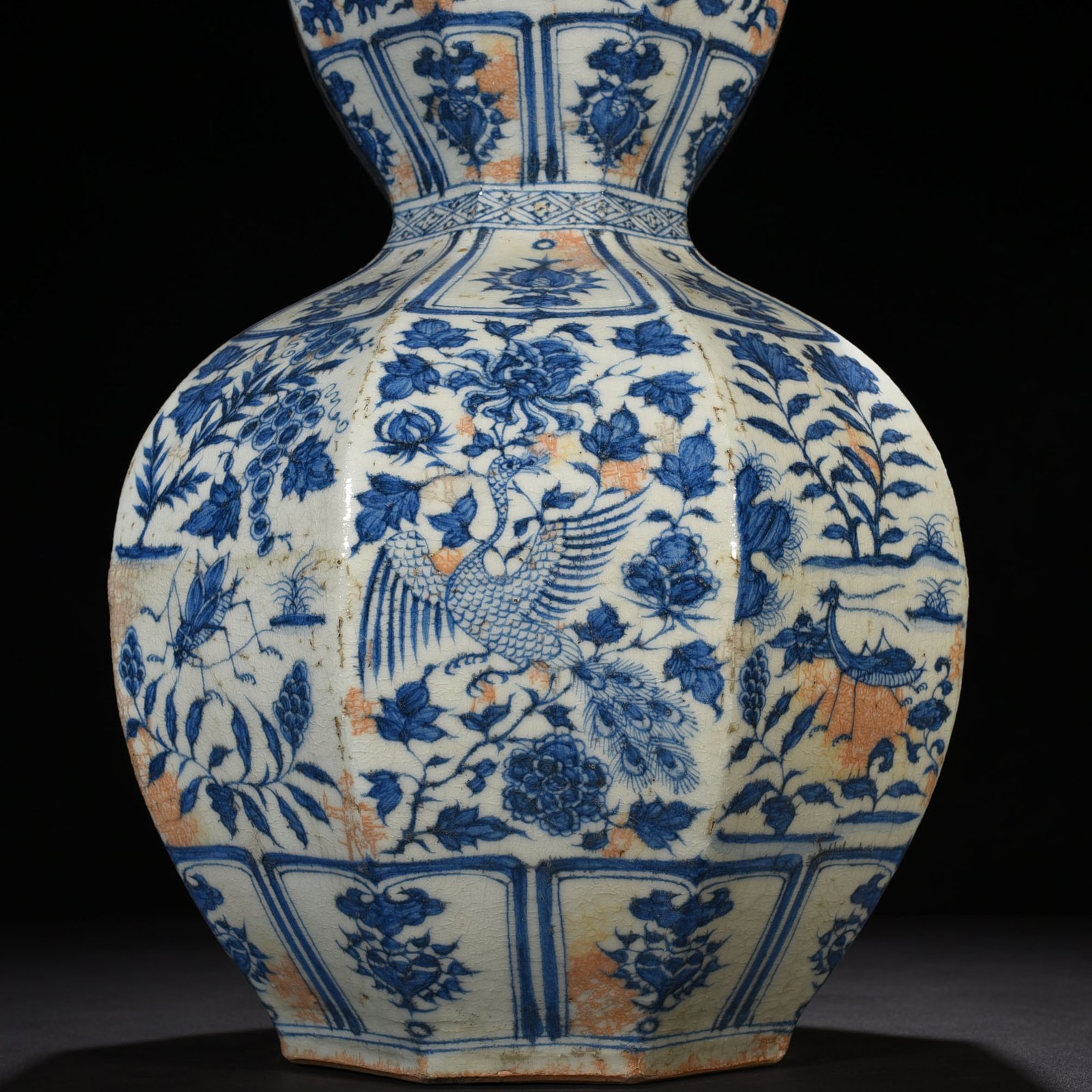 Yuan Dynasty blue and white flowers insects flowers and phoenix pattern eight-sided gourd vase