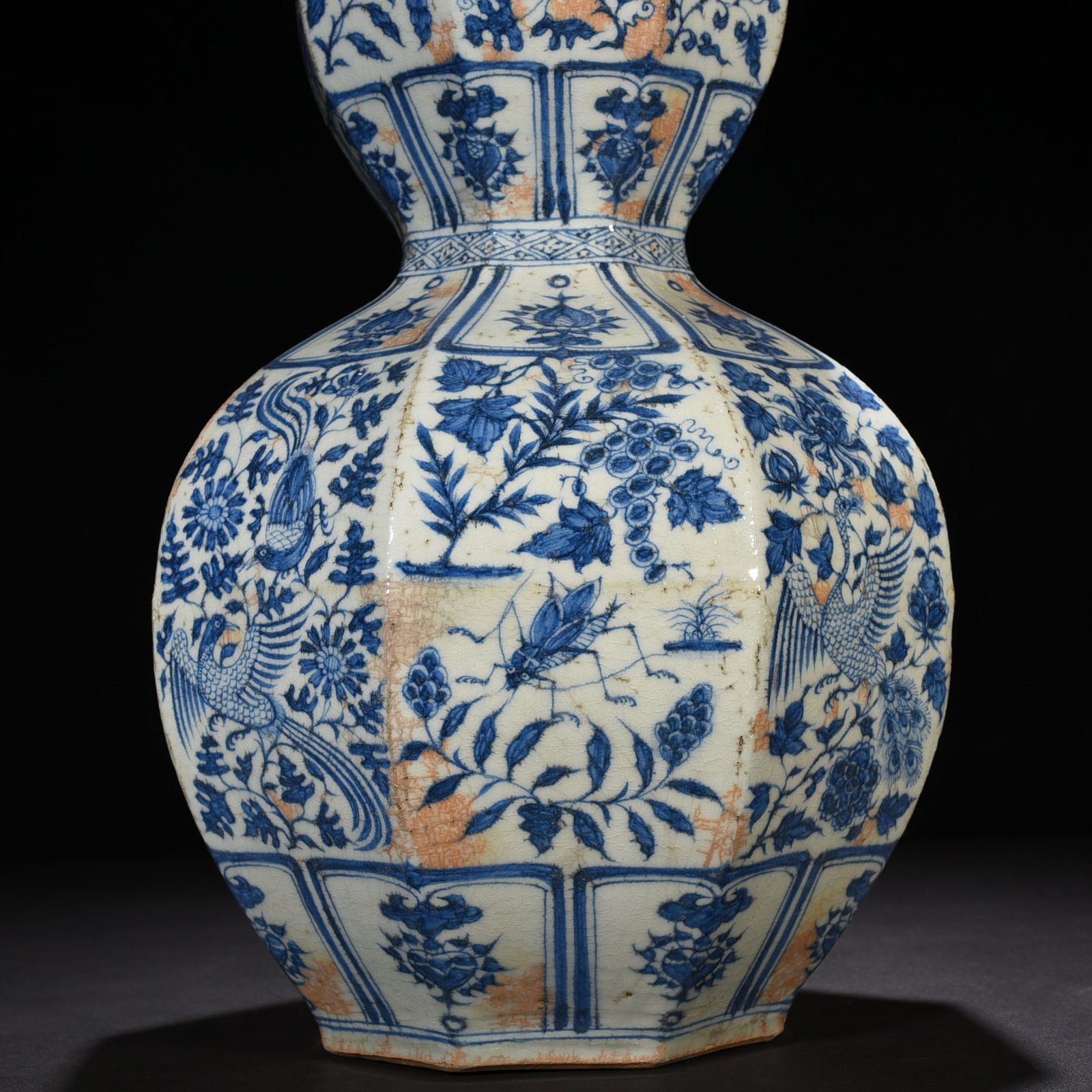 Yuan Dynasty blue and white flowers insects flowers and phoenix pattern eight-sided gourd vase