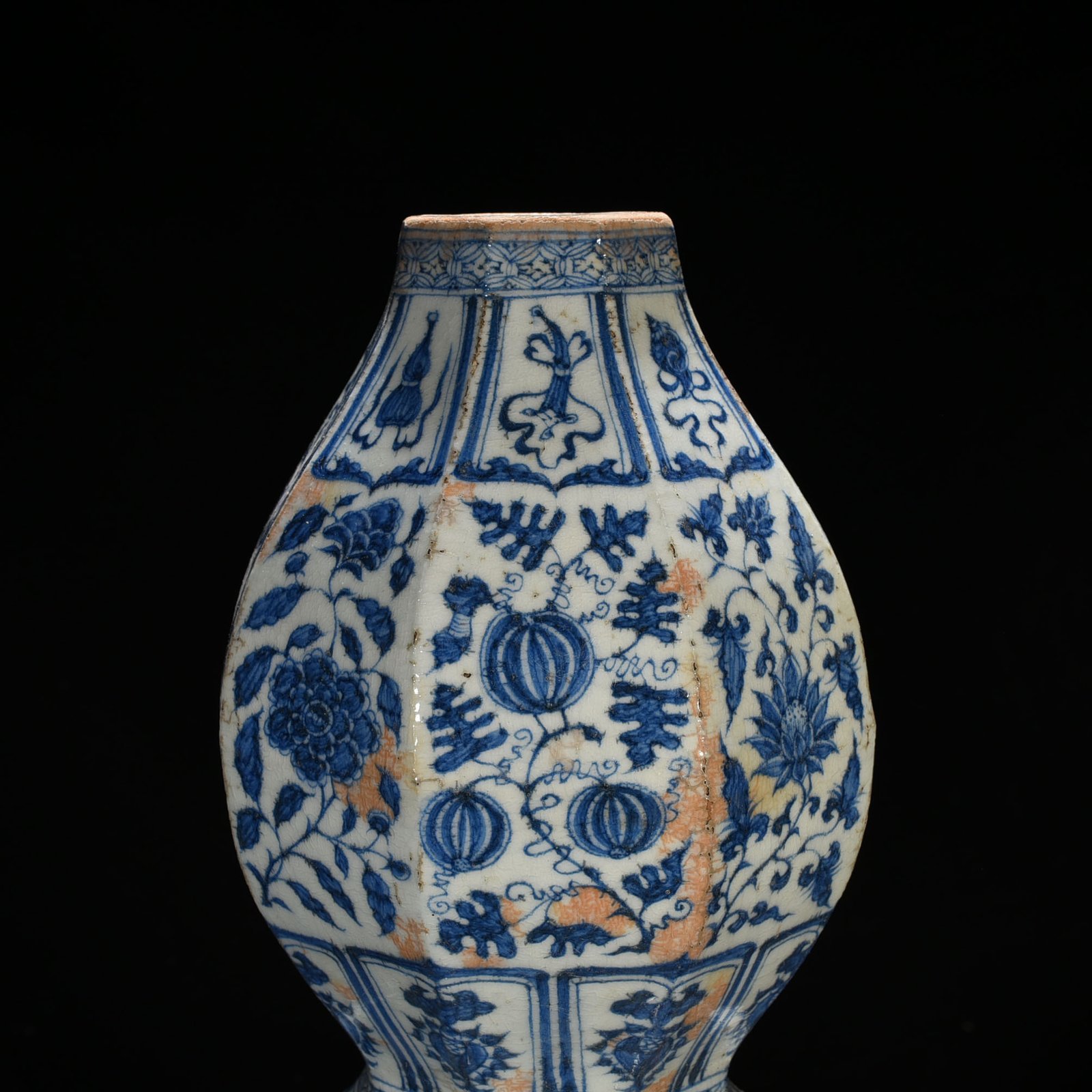 Yuan Dynasty blue and white flowers insects flowers and phoenix pattern eight-sided gourd vase