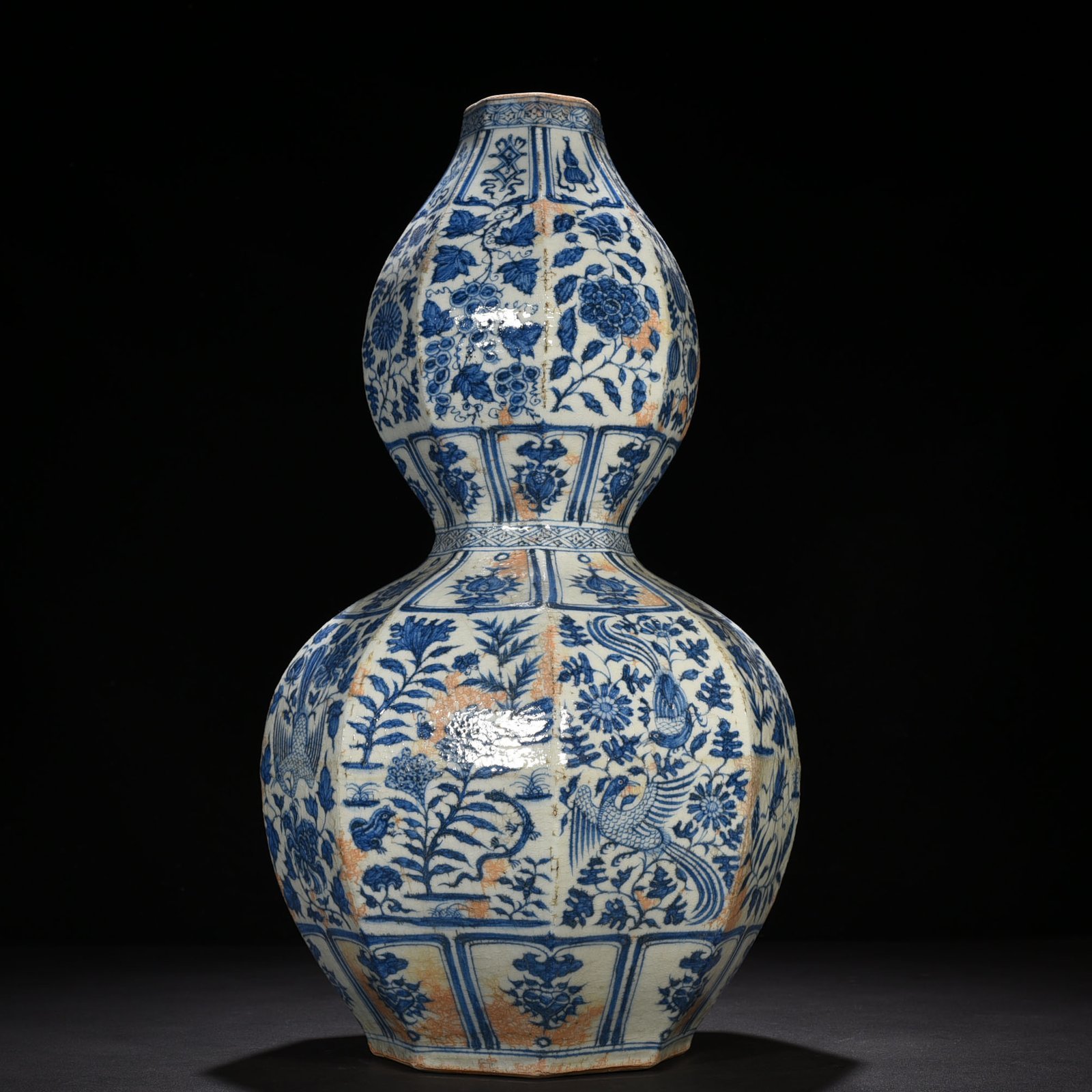 Yuan Dynasty blue and white flowers insects flowers and phoenix pattern eight-sided gourd vase