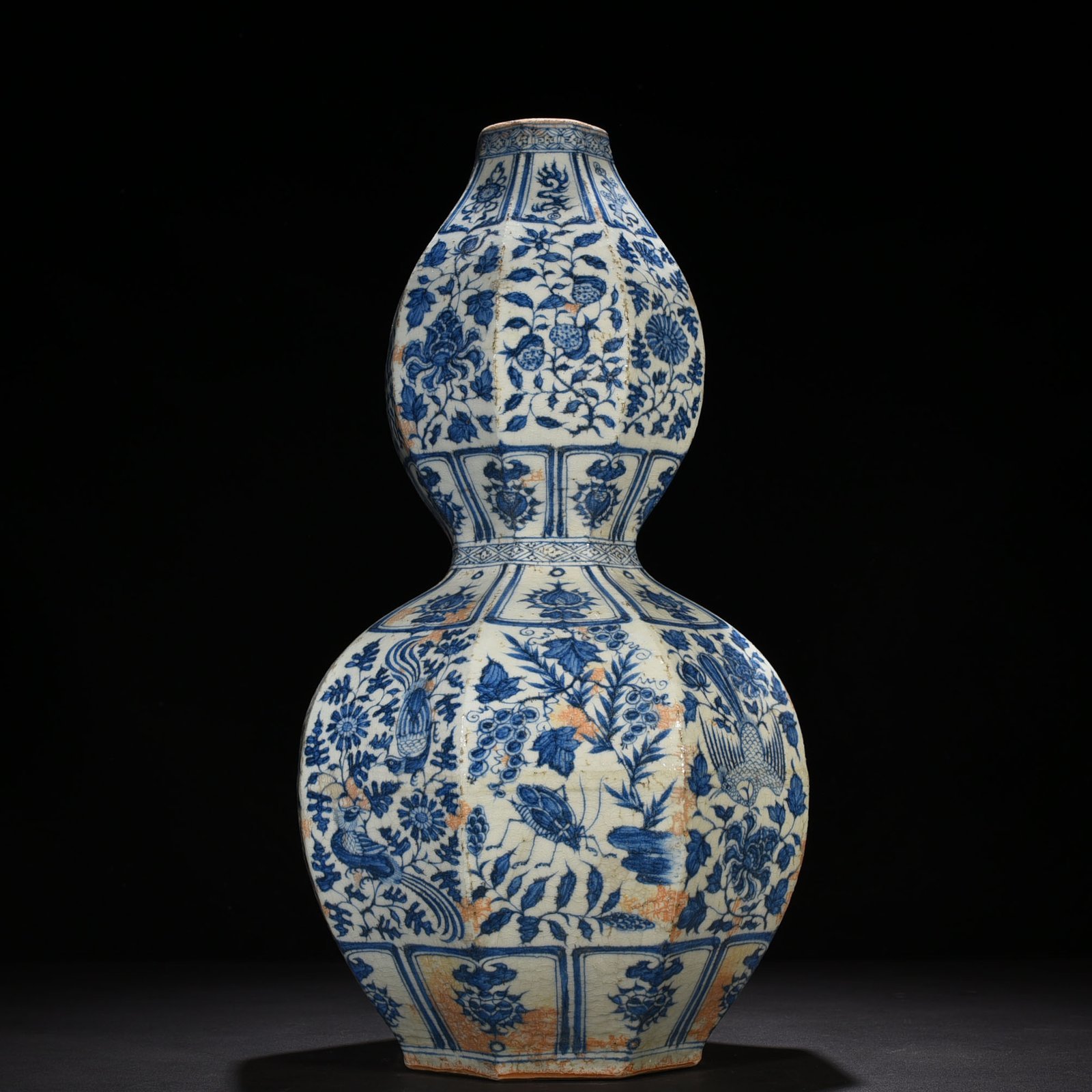 Yuan Dynasty blue and white flowers insects flowers and phoenix pattern eight-sided gourd vase