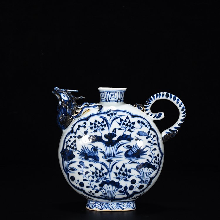 Yuan Dynasty blue and white lotus pond pot with mandarin duck pattern and phoenix head