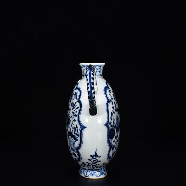 Yuan Dynasty blue and white lotus pond pot with mandarin duck pattern and phoenix head