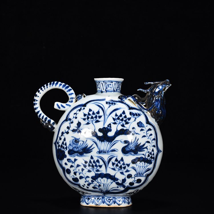 Yuan Dynasty blue and white lotus pond pot with mandarin duck pattern and phoenix head