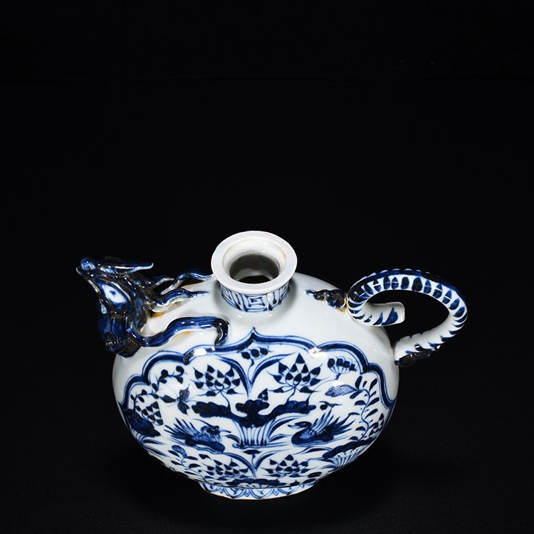 Yuan Dynasty blue and white lotus pond pot with mandarin duck pattern and phoenix head
