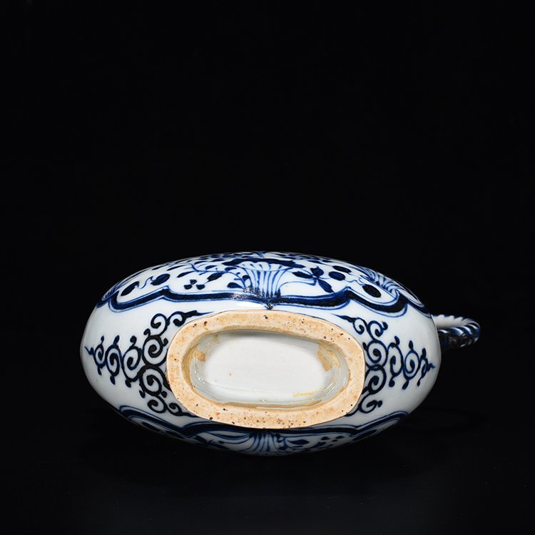 Yuan Dynasty blue and white lotus pond pot with mandarin duck pattern and phoenix head