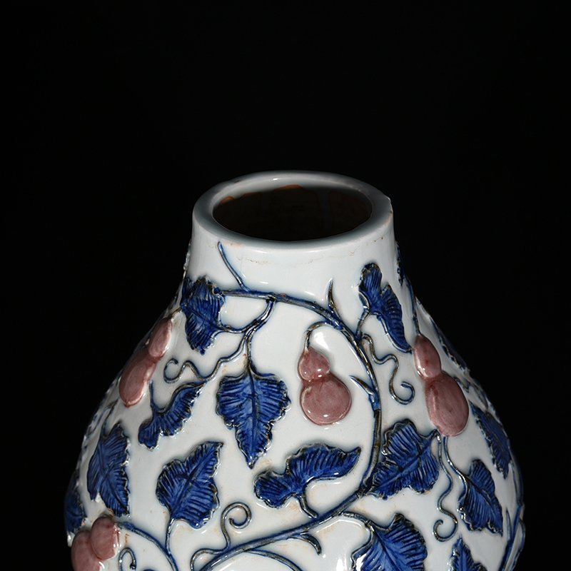 Yuan Dynasty blue and white underglaze red descendant eternal gourd vase