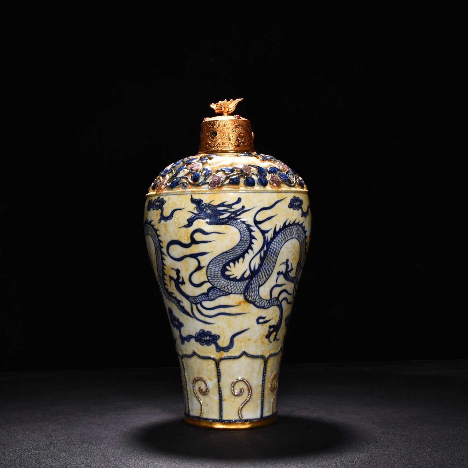 Yuan Dynasty blue and white underglaze red plum vase with cloud and dragon pattern