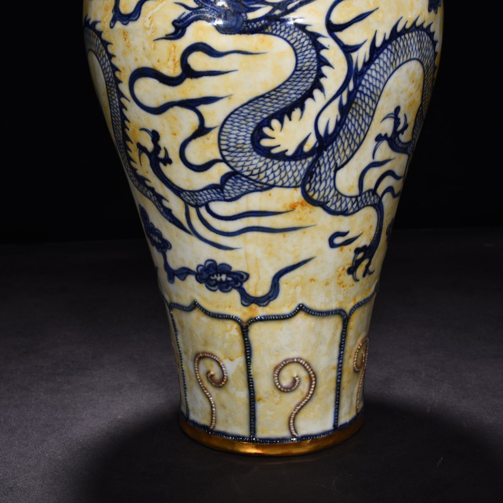 Yuan Dynasty blue and white underglaze red plum vase with cloud and dragon pattern