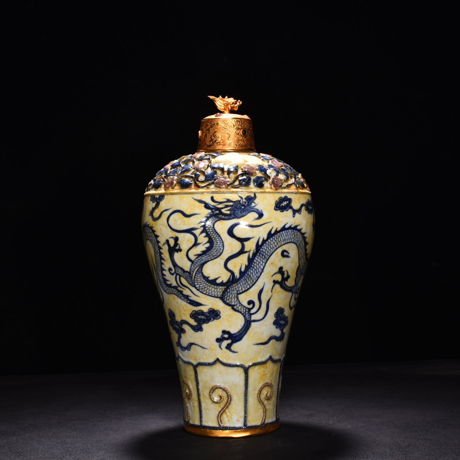 Yuan Dynasty blue and white underglaze red plum vase with cloud and dragon pattern