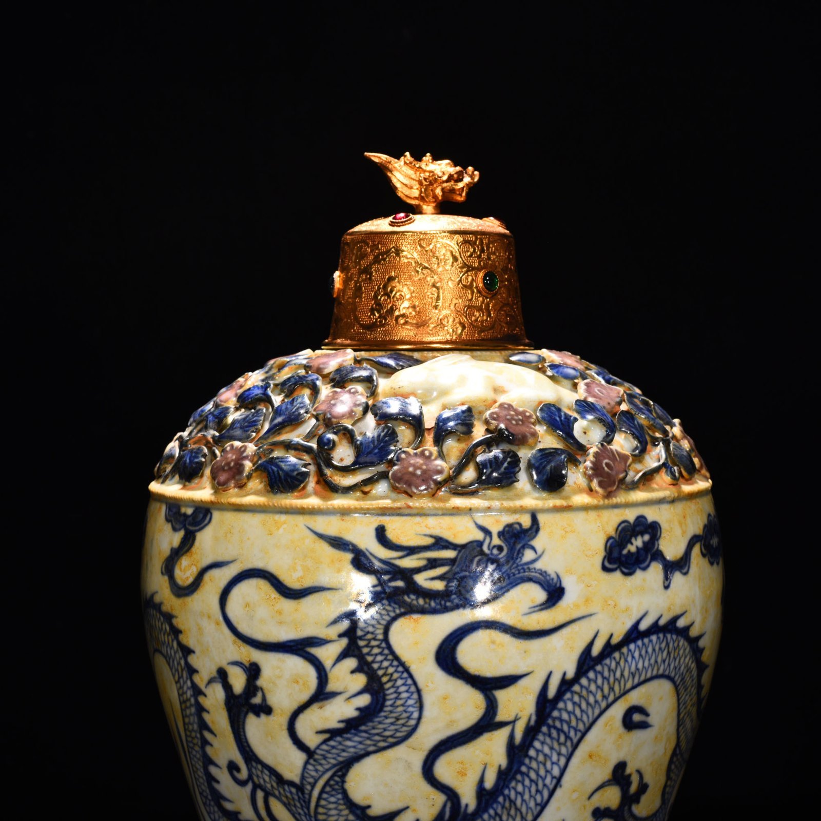 Yuan Dynasty blue and white underglaze red plum vase with cloud and dragon pattern