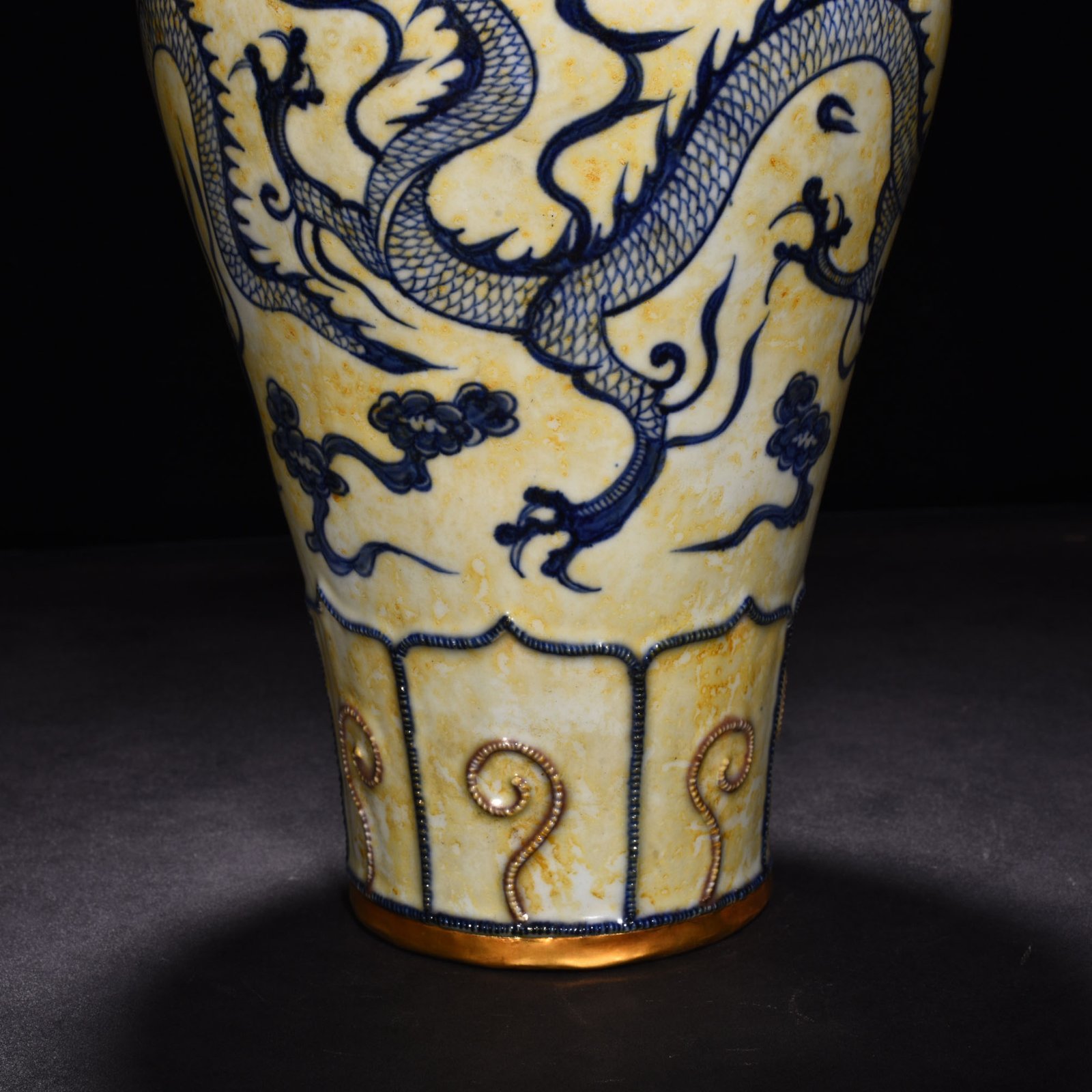 Yuan Dynasty blue and white underglaze red plum vase with cloud and dragon pattern
