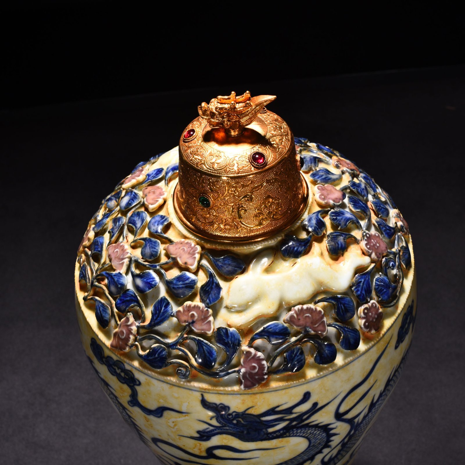 Yuan Dynasty blue and white underglaze red plum vase with cloud and dragon pattern