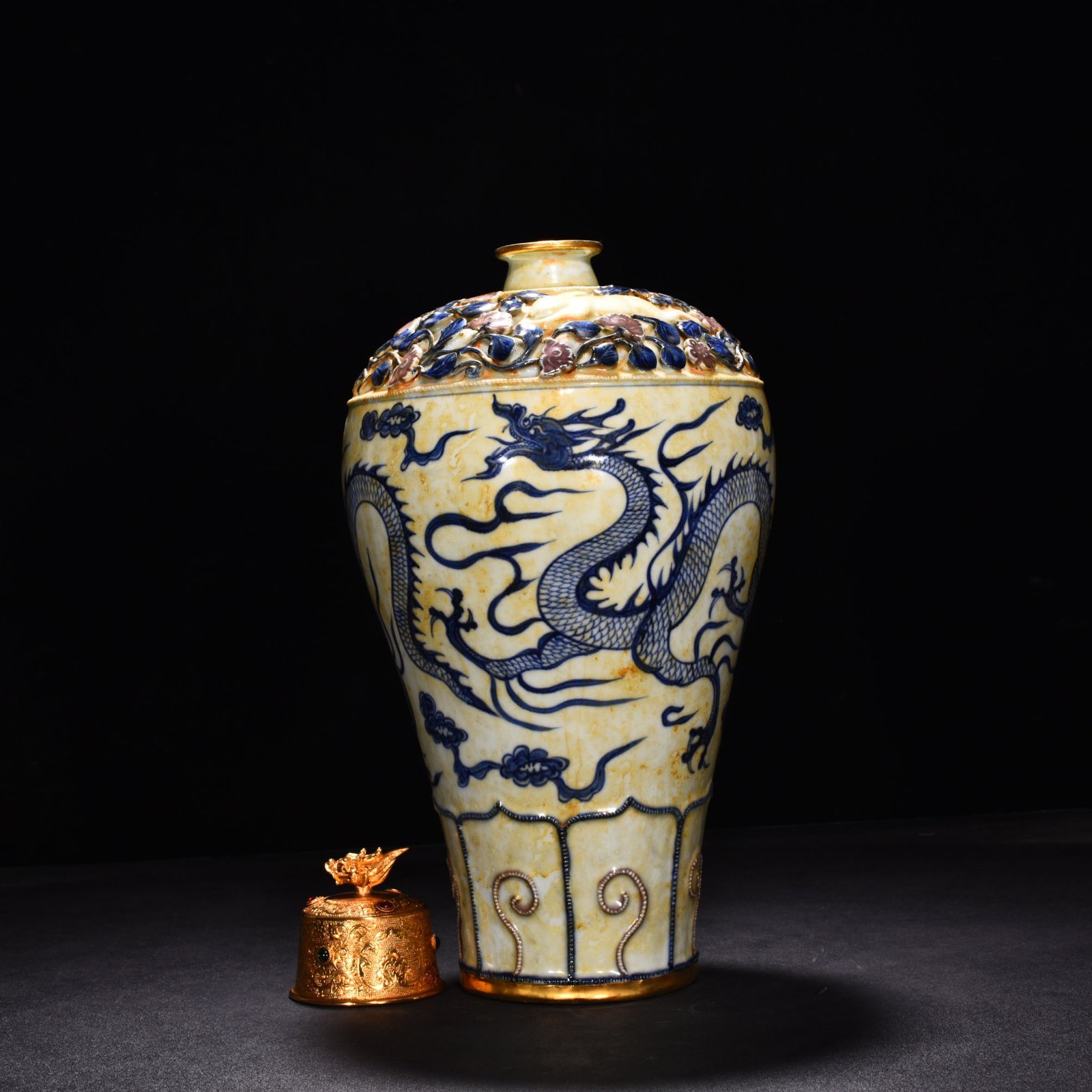 Yuan Dynasty blue and white underglaze red plum vase with cloud and dragon pattern