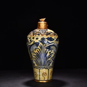 Yuan Dynasty blue and white underglaze red pinched fish and algae pattern plum vase