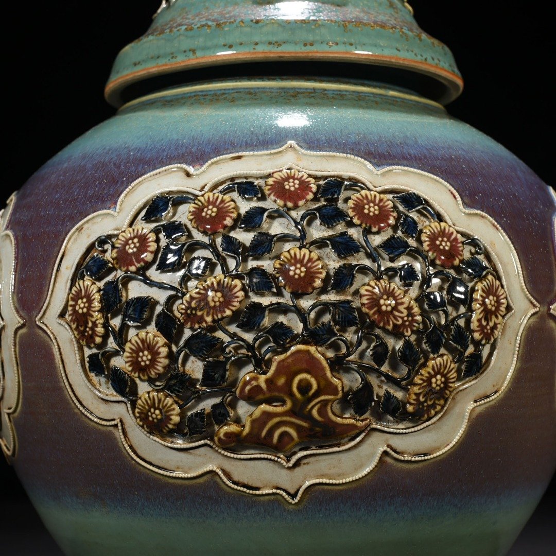 Yuan Dynasty blue and white underglaze red dazzling glaze laminated four seasons flower lid jar