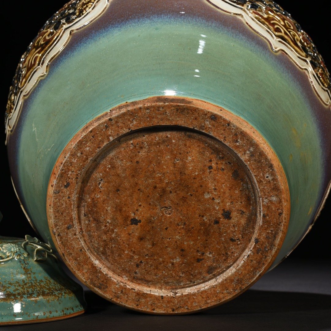 Yuan Dynasty blue and white underglaze red dazzling glaze laminated four seasons flower lid jar